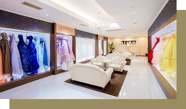 直営の衣裳サロンで専門のスタッフがしっかりとサポート